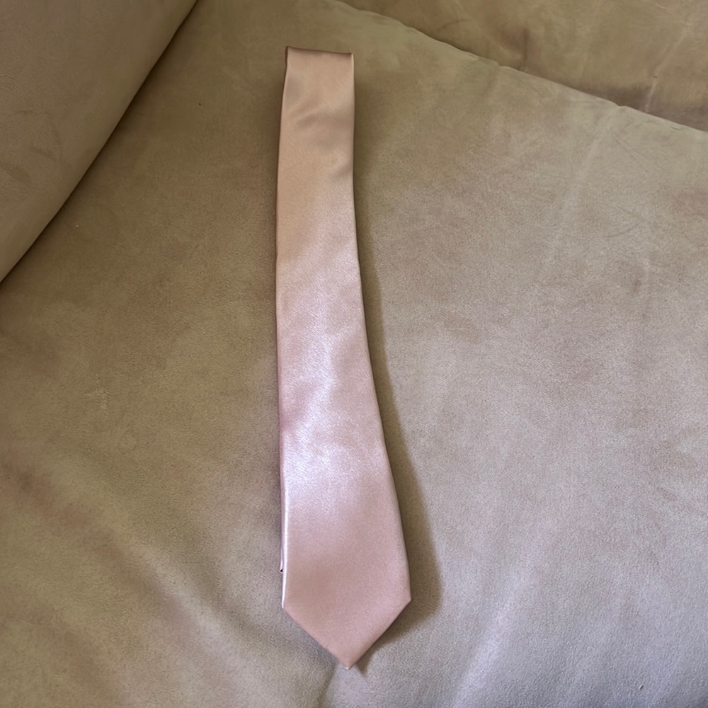 Rose Colored Tie in great condition